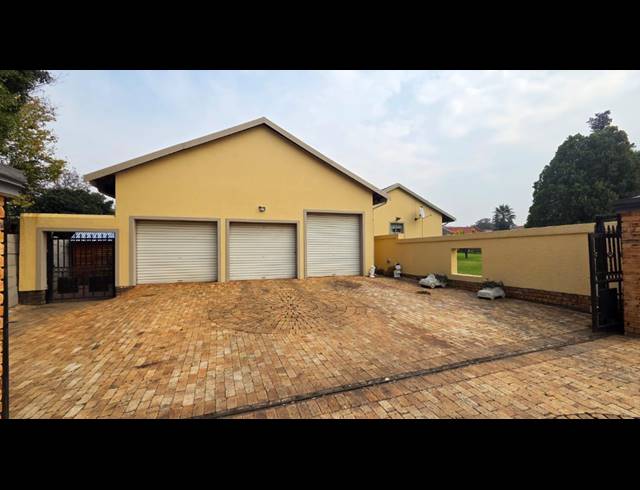 5 BEDROOM HOUSE FOR SALE IN BRACKENHURST